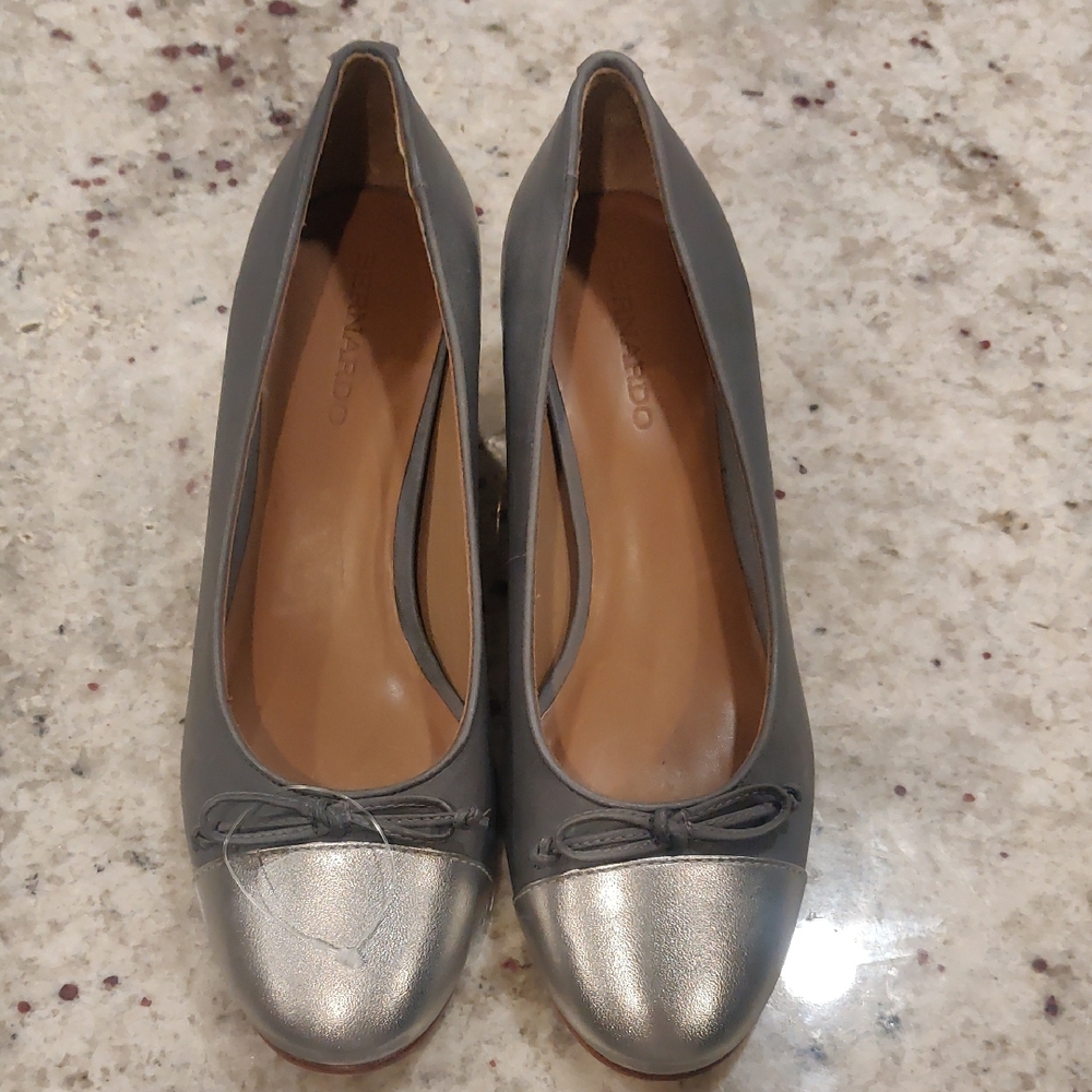 New!Bernardo 1946 Marisol Ballerina Pump Silver Metallic Women’s 8.5 Shoes